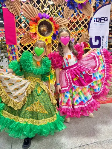 ALUGO VESTIDOS DE QUADRILHA DE LUXOOOOOO a partir de 150 reais