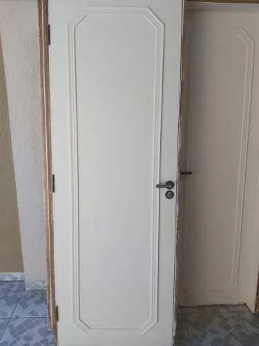 Porta interna completa.