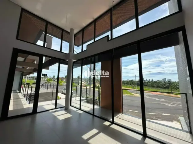 Loja disponível para locação e venda no bairro Jardim Sul em Uberlândia-MG.