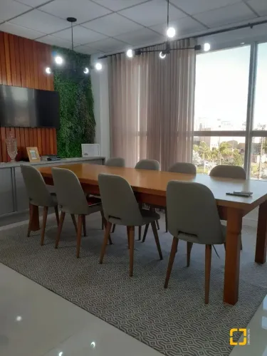 Sala comercial no Condomínio Empresarial Itaguaçu Trade Center, em Barreiros, São José. SC