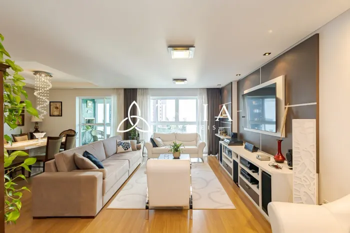 Apartamento à Venda no Ecoville | 177m², 4 Quartos, Face Norte e Elevador Privativo