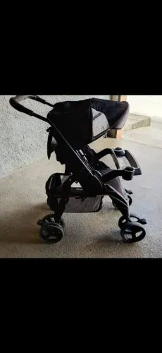Vendo carrinho e bebê conforto