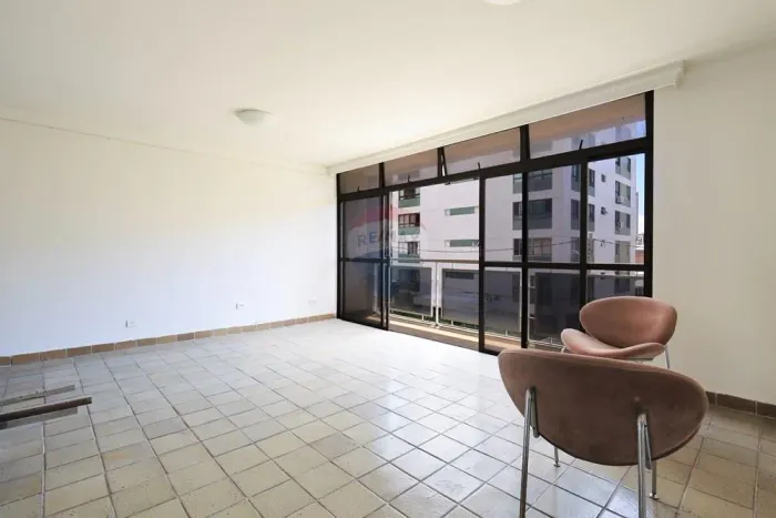 Apartamento de 150 metros quadrados, com 4 quartos sociais, cozinha, 2 wc sociais, varanda