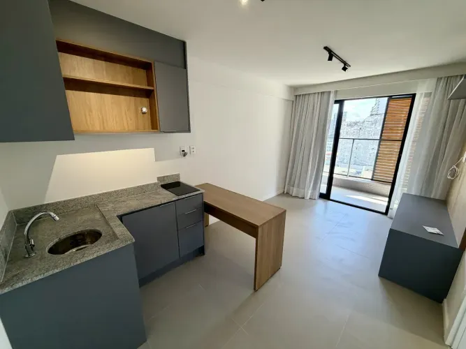 Apartamento 1/4 e sala, nunca habitado, varandão, Barra.