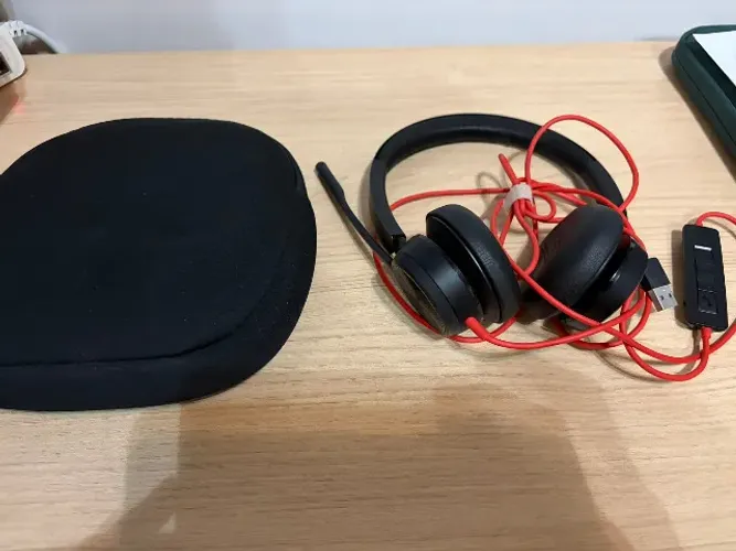 Fone de ouvido c/ microfone Plantronics Poly c/ fio Blackwire 8225 - Cancelamento de ruído