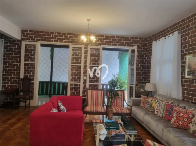 Excelente casa duplex na Estrada da Gávea, local tranquilo, aconchegante, muros altos