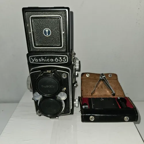 Yashica 635 com kit filme 135