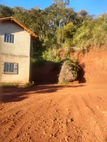 Chacara 5000mts, com casa 2 quartos e 2 banheiros 