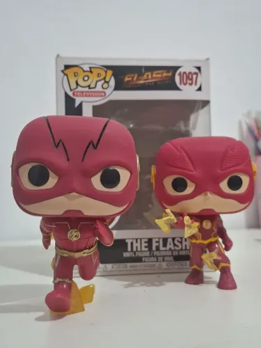 Funkos the flash(funko pop) com brindes