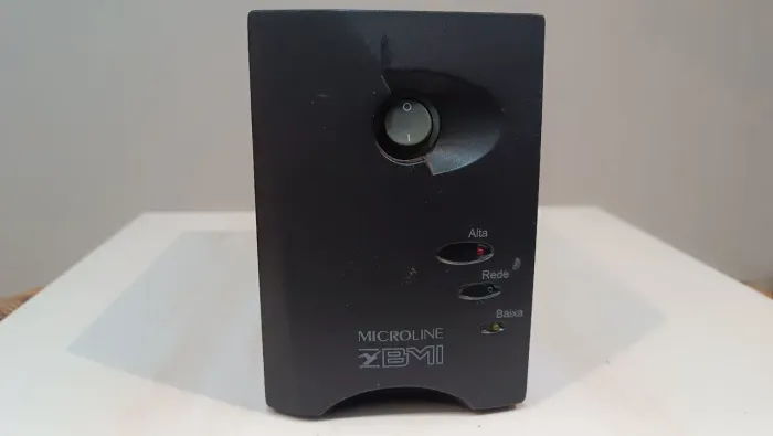 Estabilizador de voltagem MICRLOLINE 500VA entrada 220V saída 110V