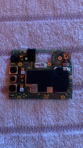 Placa mãe moto g8 power (com defeito)