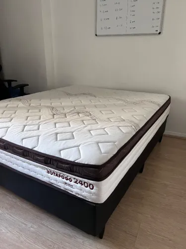 Cama casal com colchao De molas ensacadas pouco uso