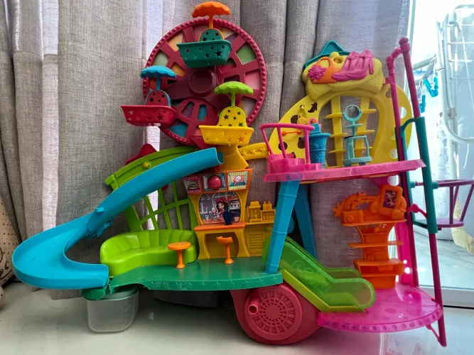Shopping Polly