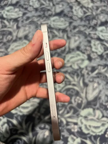 iPhone 13 em perfeito estado de uso 
