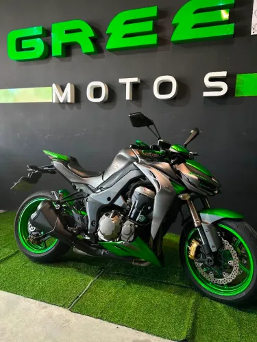 KAWASAKI Z1000 (GREEN MOTOS)