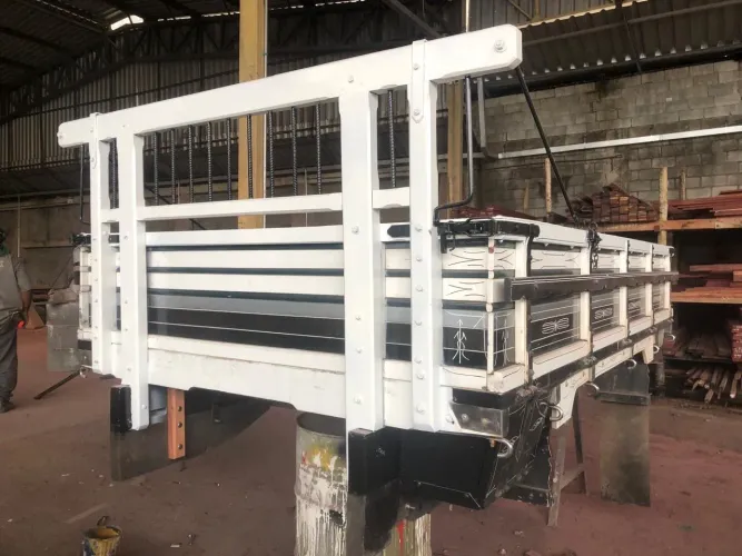 Carroceria de madeira para camionete Hilux