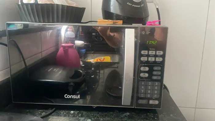Vendo microondas 9 meses de uso