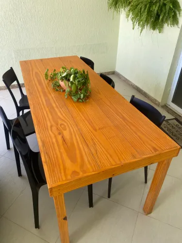 Mesa em pinus de 8 LUGARES não acompanha as cadeiras
