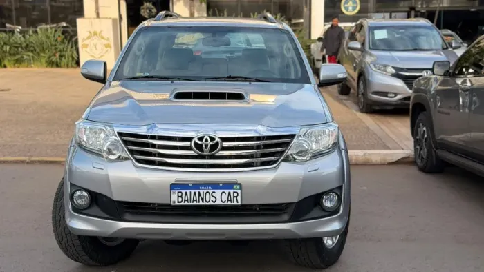 Toyota Hilux SW4 SRV D4-d 4X4 3.0 TDI Dies. AUT 2015