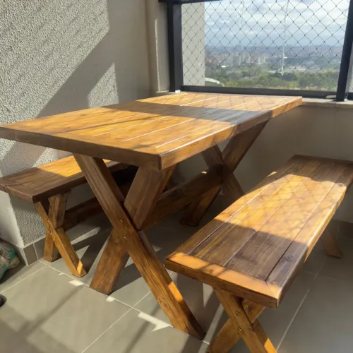 Conjunto Mesa Rústica de Madeira com 2 Bancos - Ideal para Varanda e Área Gourmet