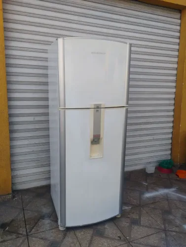 Vende se uma geladeira brastemp ative 490 litros
