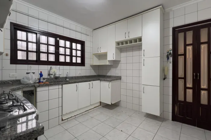 Casa com 2 Quarto(s) e 2 banheiro(s) para Alugar, 100 m² por R$ 3000 / Mês