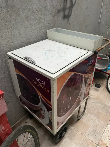 Carrinho de Açaí a vénda 