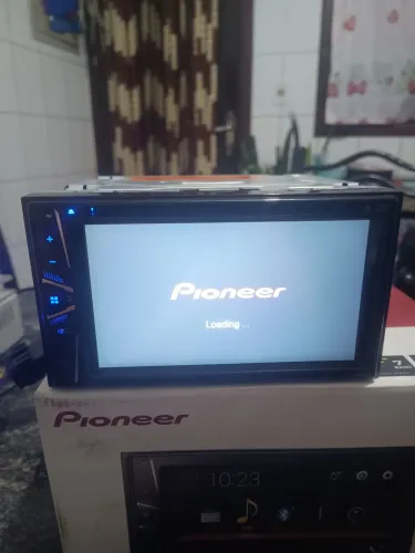 Aparelho multimídia Pioneer e amplificador áudio 
