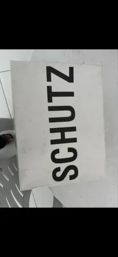 Vendo sandália szuts