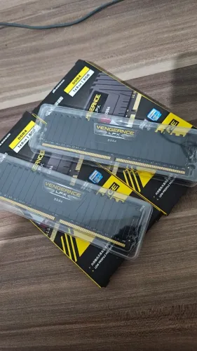Memória RAM Corsair Vengeance, 16GB (2x8GB), DDR4, 3200MHz, CL16