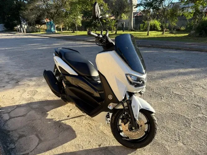 Yamaha NMax 160 com apenas 2600 km ano 2022
