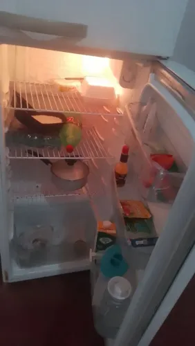 Vende-se geladeira duas portas