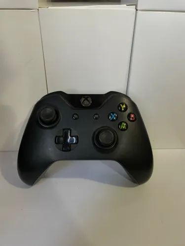 Controle Xbox One Original com bateria recarregável