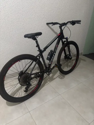 Vende se uma bicicleta aro 29. 29 macha