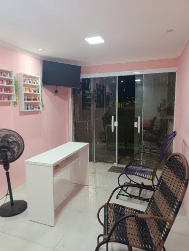 Vaga disponível para manicure de preferência que já esteja cliente também