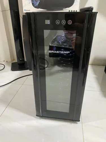 VENDO ADEGA CLIMATIZADORA BRASTEMP 12 GARRAFAS COM PAINEL THOUCH ALL BLACK BZC 12 B PRETA
