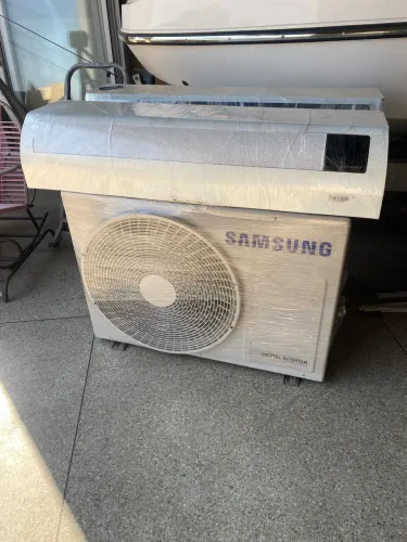 Vende se ar condicionado 20 mil BTUS Dividimos em até 10 x no cartão .