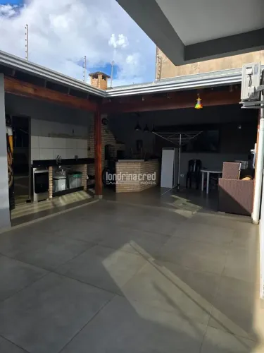 Casa à Venda em Loteamento Chamonix, Londrina - PR