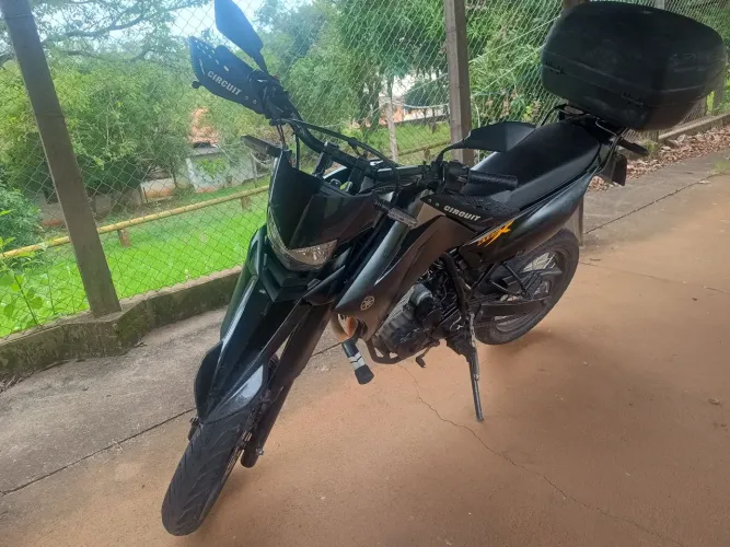 XTZ 250x - Lander Motard - Disponível