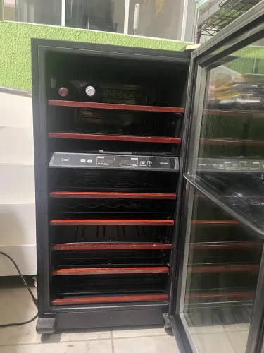 Adega Eletrolux 33 garrafas