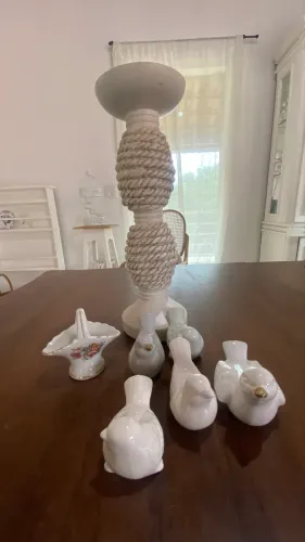 Combo com 1 candelabro novo em resina 6 passarinhos em cerâmica e 1 cestinha porcelana
