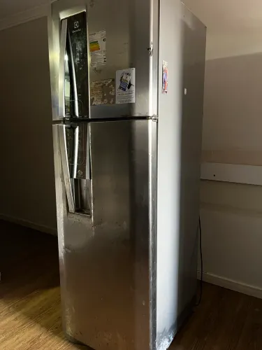 Geladeira para aproveitar as peças ou consertar