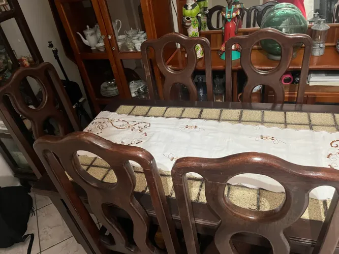 Mesa de madeira Angelin