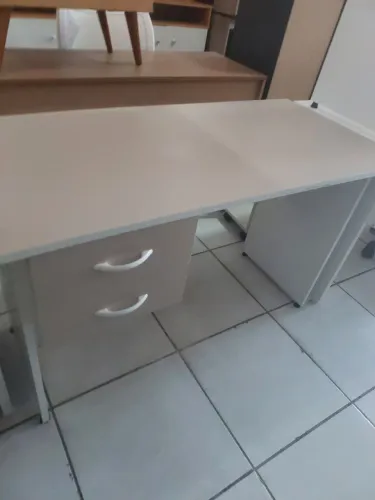 Mesa p/ escritório ou estudo 120x60 mdf nova