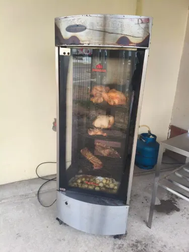 Vende-se um ponto de assados com todos os maquinários
