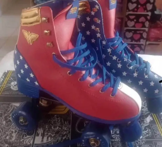 Patins na caixa mulher maravilha n.37!