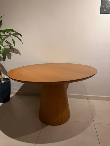 Mesa de Jantar Redonda em Madeira Maciça de Cinamomo - 160 cm
