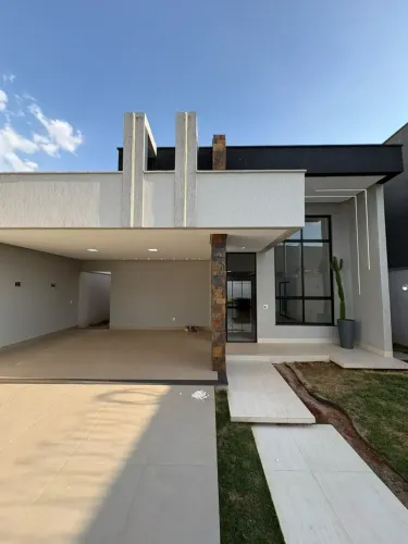 Linda casa! 3 Quartos sendo 1 Suíte - Área Gourmet com Churrasqueira e Quintal - Jardim Pe