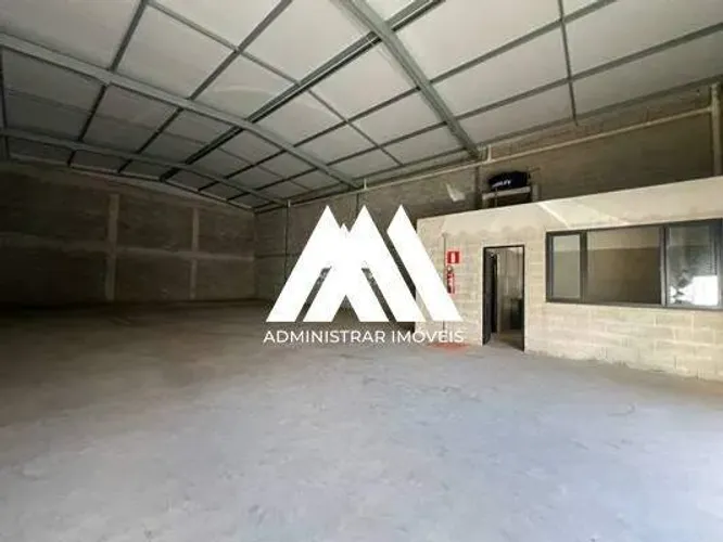 Alugo galpão em Itaúna com excelente localização!