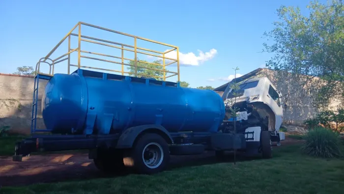 Caminhão pipa tanque 8 mil litros